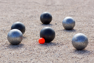 Bar insolite en plein air où l’on joue à la pétanque